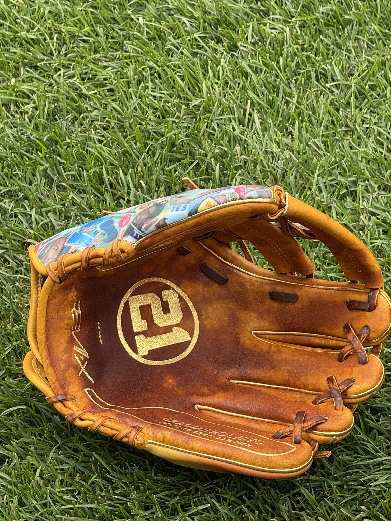 G0_b4cLWcAADBGs?format=jpg&name=large Lindor Honors Roberto Clemente Day by Revealing a Glove Design Full of Special Details