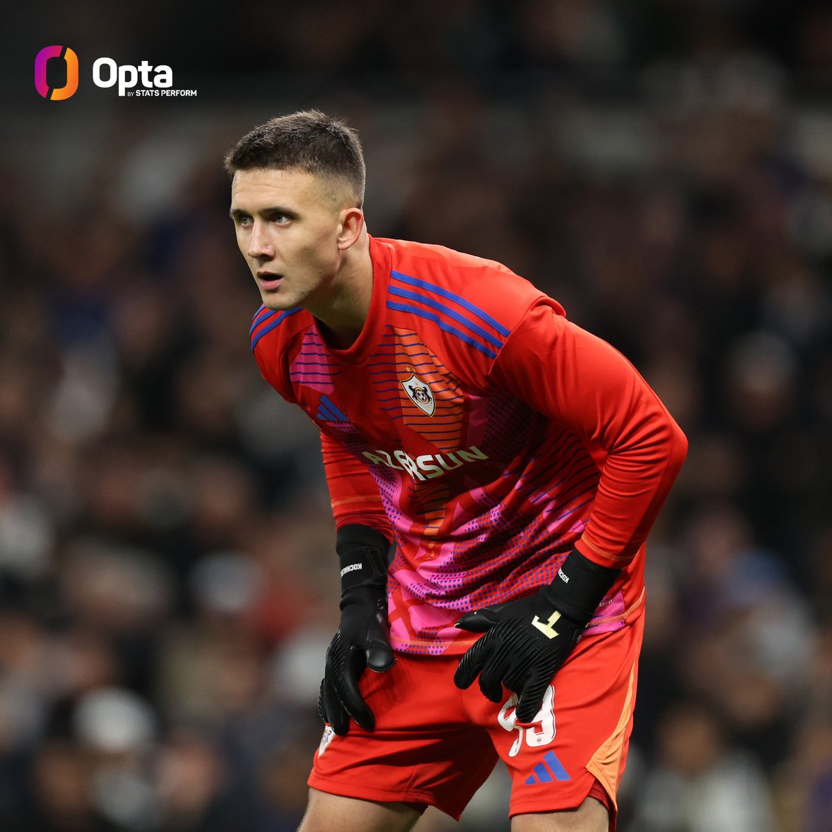 17 – Mateusz Kochalski został 17. polskim bramkarzem, który zadebiutował w Lidze Mistrzów od reformy rozgrywek w sezonie 1992-93 – tylko 11 państw miało w UEFA Champions League więcej różnych bramkarzy. Debiut.