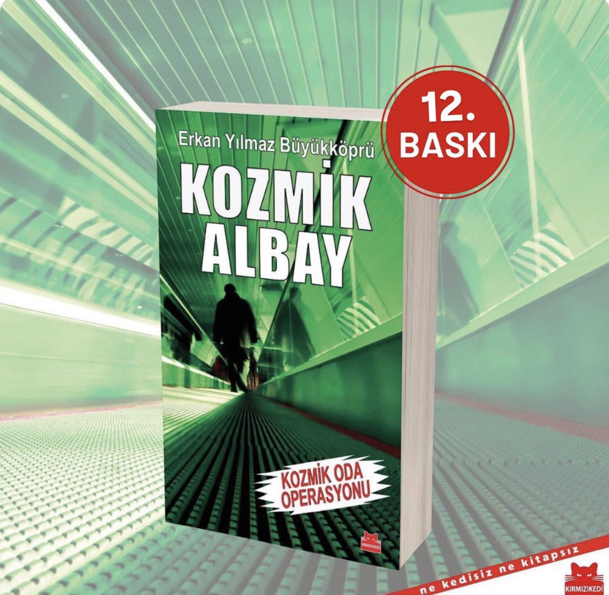2009 yılında FETÖ mensubu polis, savcı ve hakimlerin ortak kumpasıyla Bülent Arınç’a suikast yalanıyla Kozmik Odaya yapılan operasyonu belgeleriyle kaleme aldığım kitabımın artık 12. baskısı raflarda. 
Doğrudan ve adaletten yana olan bütün okurlarıma bir kez daha teşekkürler.🙏