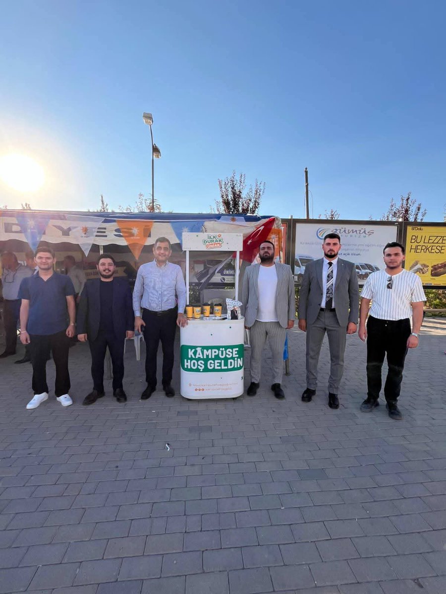 enginpehlivanli's tweet image. #Kampüse Hoşgeldin programı kapsamında, AK Parti Gençlik Kolları Başkanımız Mehmet Emin Doğan’ı kampüste ziyaret ettik
#Üniversiteye adım atan gençlerimizin yanında olmaya, onların eğitim hayatına katkı sunacak her adımı desteklemeye devam edeceğiz.
#Yahşihan
@Akparti