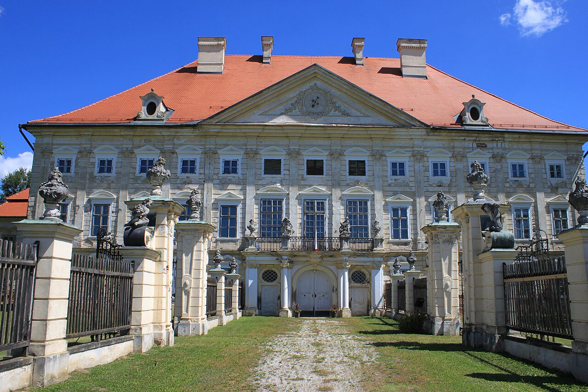 UNIČENJE DRUŽINE ATTEMS

#IvoŽajdela Rodbina Attems je bila ena najvplivnejših in najpomembnejših plemiških rodbin na Slovenskem, še posebej na Štajerskem. Na današnjem slovenskem ozemlju so imeli v lasti številna posestva in gradove.

Grof Ferdinand Attems in njegova žena Wanda