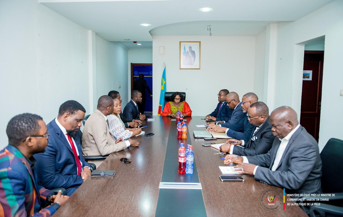 Rencontre entre Son Excellence Madame la Ministre Déléguée près le Ministre de l’Urbanisme et Habitat, en charge de la Politique de la Ville, <a href="/BangasaAngele/">Angele Bangasa</a> et les Conseillers Communaux🇨🇩🇨🇩  <a href="/fatshi13/">Félix A. Tshisekedi</a>
<a href="/SuminwaJudith/">Judith SUMINWA TULUKA</a> <a href="/VitalKamerhe1/">Vital Kamerhe</a> <a href="/LukondeSama/">Sama Lukonde</a>