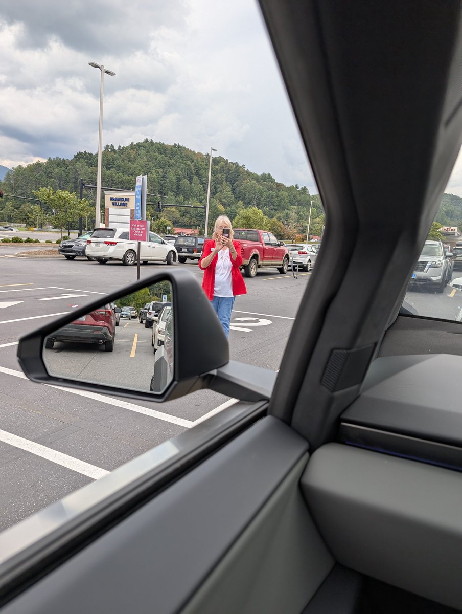 CybertruckFamily tweet media