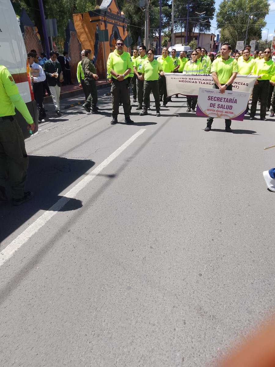 Personal paramédico, médicos y técnicos en urgencias medicas del Centro Regulador de Urgencias Médicas de Tlaxcala (CRUMT) de la @Secretaría de Salud EdoTlaxcala (SESA) participaron en el Desfile-Cívico Militar CCXV Aniversario de la Independencia de México.
#Tlaxcala
<a href="/SesaTlax/">SALUD DE TLAXCALA</a>