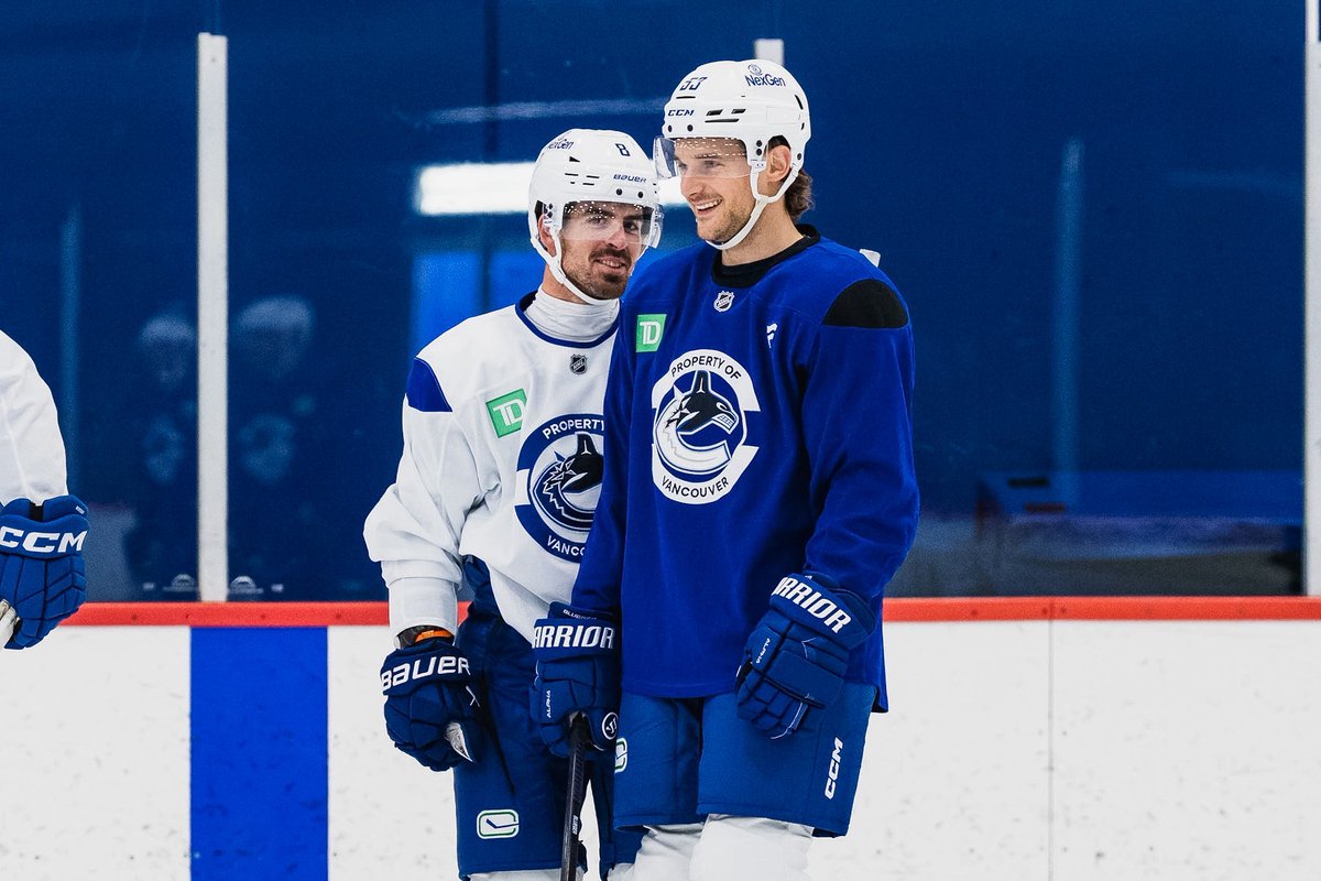 Canucks's tweet photo. Did someone say we play hockey this weekend? 😄 https://t.co/hZTdaTTU6F