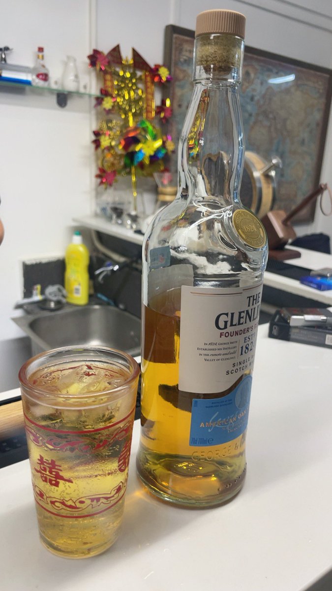 Shay19937480's tweet photo. Time flies, but whiskey never fades #Whiskey #Glenlivet https://t.co/ABlc7DGwd3