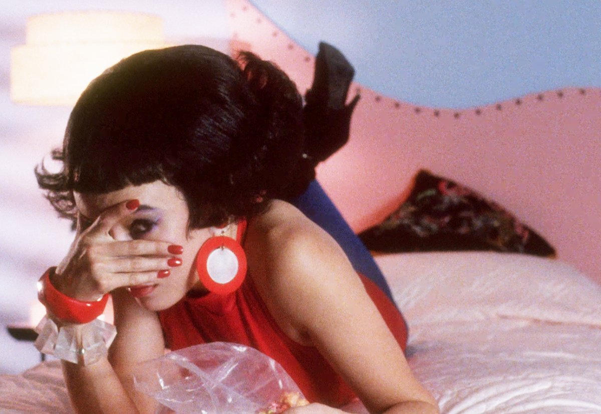 Mabellonghettl's tweet photo. Jennifer Tilly in "Remote Control" 

dir. Jeff Lieberman -1988 https://t.co/Bs2XKGlbHg