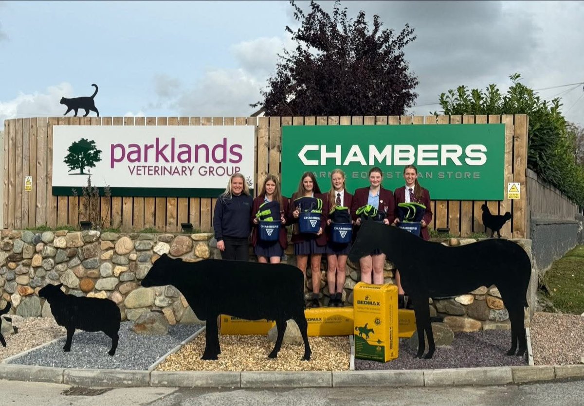 A massive thank you to Rachel Chambers at Chambers Farm and Equestrian Store for kindly supplying the Foyle Equestrian Team with their kit for the Equestrian Interschools League, which begins on Saturday. Your generosity is very much appreciated, Rachel! 👏🏻 

#thefutureisfoyle 💫