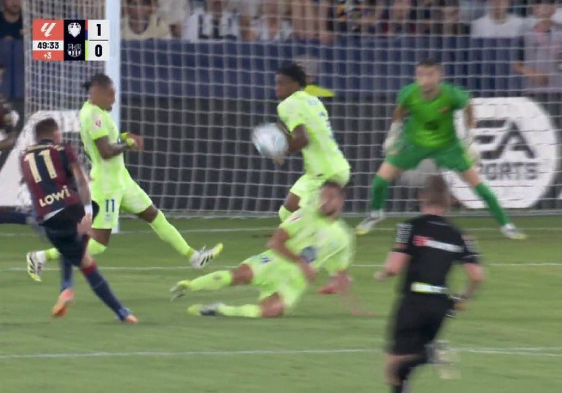 No handball                         Handball

Ladies &amp; gentlemen, this is VARDRID for a reason.