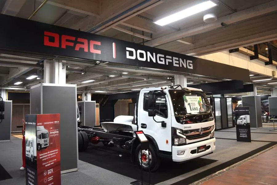 Autosdeprimera's tweet photo. Por tercer año consecutivo, DFAC-Dongfeng participa en el Congreso de Colfecar, con cuatro modelos de vehículos: dos a diésel y dos a Gas Natural Vehicular GNV).

Más detalles aquí: https://t.co/xJwfpm2ewj

#DFACDongfeng #DFAC #Colfecar #diesel #GasNaturalVehicular https://t.co/bZX7vHVqIC