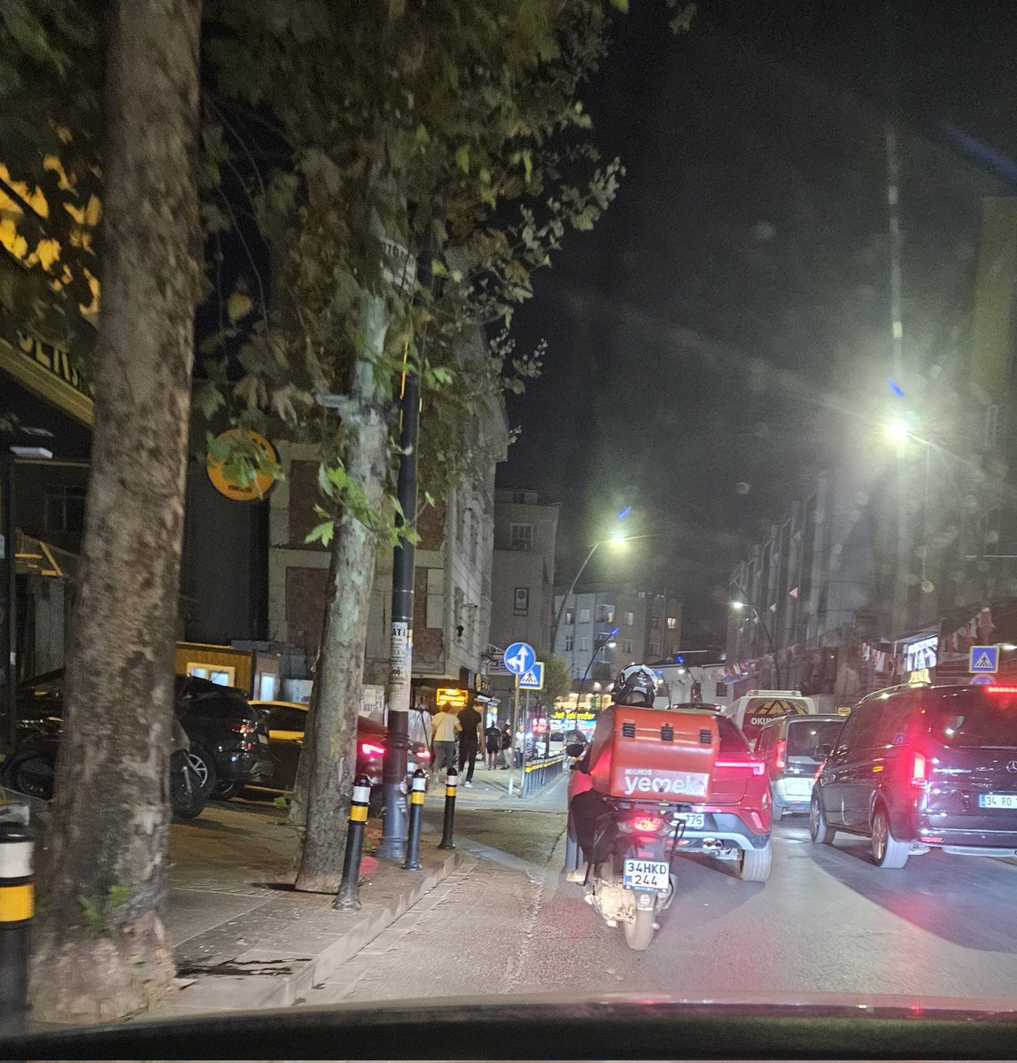 Yollarda kadınlara bağıra bağıra küfür eden kuryelerinizi lütfen eğitin... <a href="/migros/">Migros</a> <a href="/Migros_Turkiye/">Migros Türkiye</a> <a href="/yemek_migros/">Migros Yemek</a>