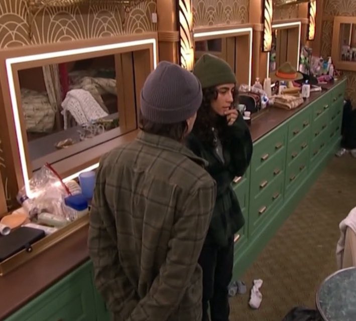 “wear a flannel and beanie if you’ve absolutely gone insane” #bb27