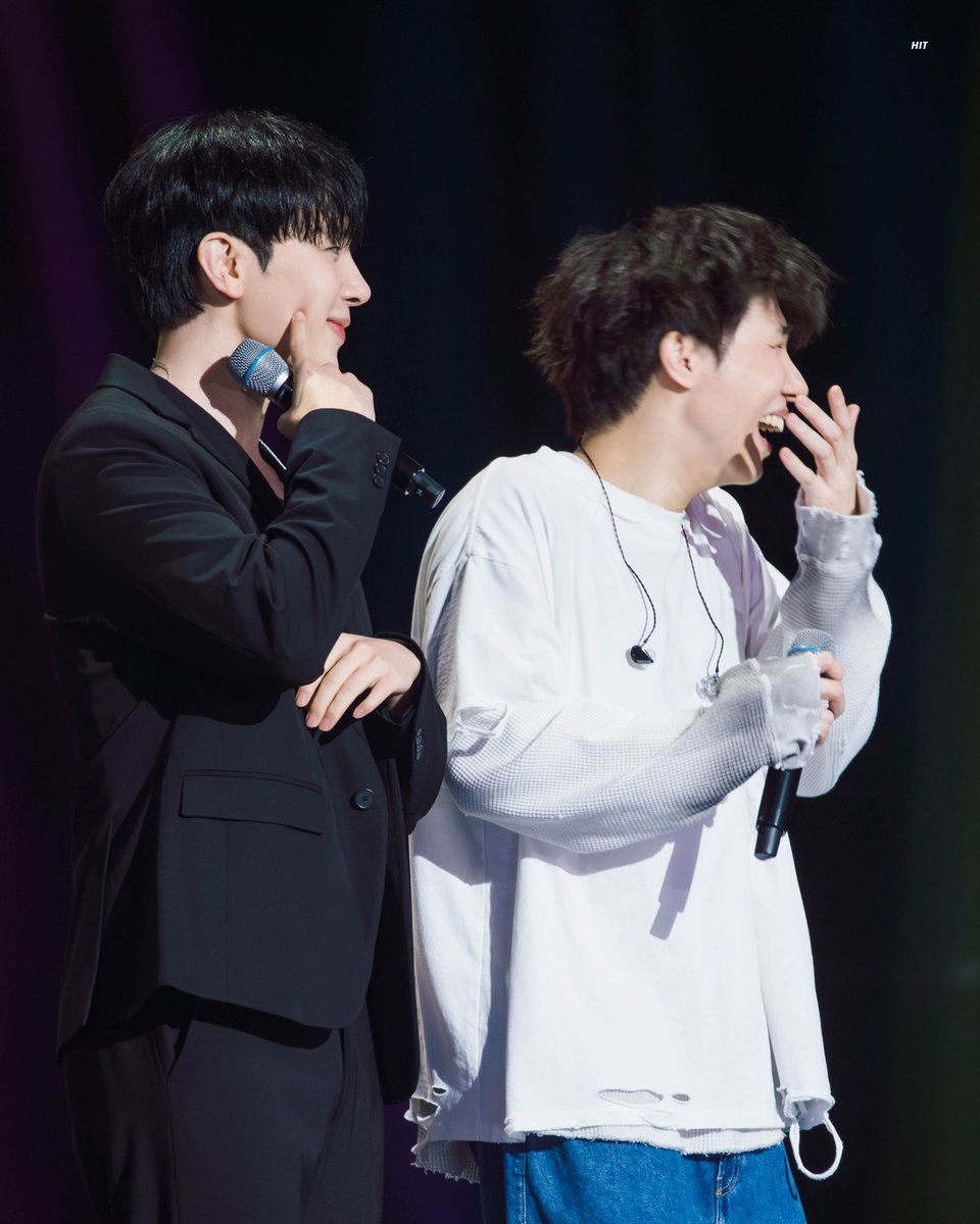 태연하게 볼콕하는 동생과 그렇지 못한 형아?!
성규 귀여웤ㅋㅋㅋㅋㅋㅋㅋ

250916 더시즌즈 10CM의 쓰담쓰담 
#김민석 #김성규 #데스노트