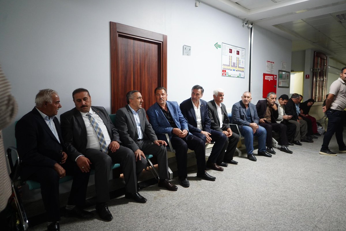 İl Başkanımız Sayın Abdulahat Arvas ve Gürpınar İlçe Başkanımız Sayın Faruk Şamiloğlu ile birlikte Van Eğitim ve Araştırma Hastanesi’nde tedavi gören hastalarımızı ziyaret ettik.

Hastalarımıza acil şifalar, yakınlarına sabırlar diledik. Her zaman vatandaşımızın yanındayız.