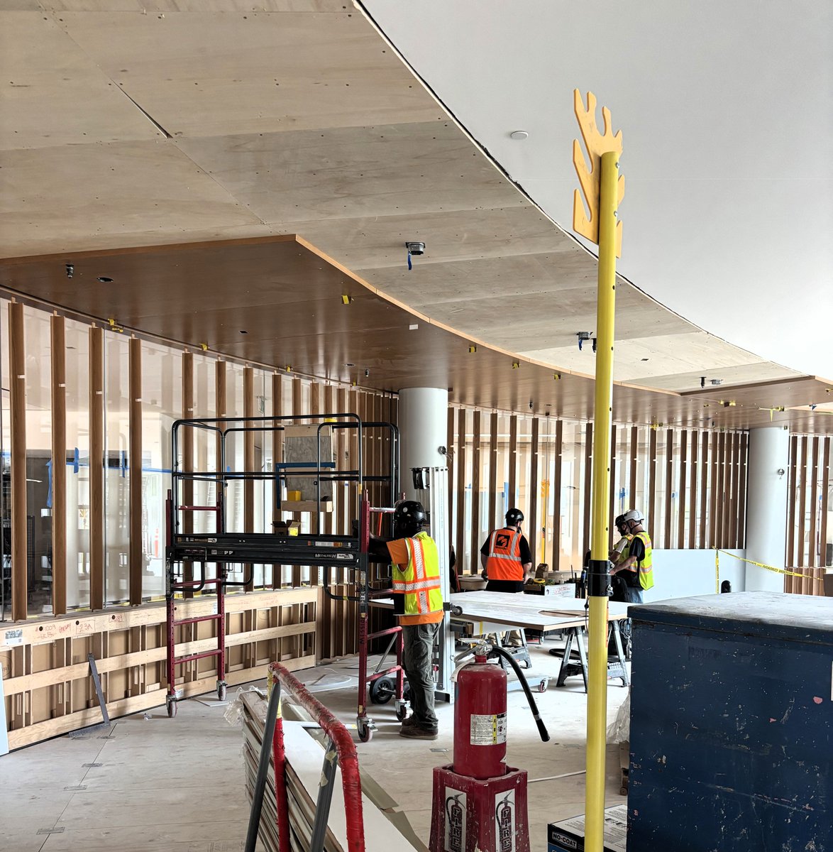 missionbellinc's tweet image. A glimpse of our installation team in action behind the scenes!  Bringing structure to design, with each wall and ceiling panel installed with meticulous precision, transforming raw framework into its architectural intent.

#architecturalmillwork #designintent