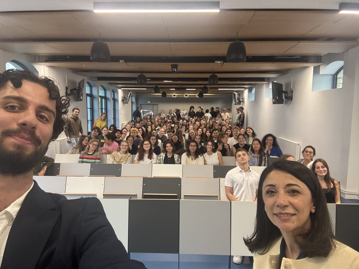 HalaAbouHassira's tweet photo. Hier, j’ai eu l’honneur d’intervenir à Sciences Po Fontainebleau, à l’invitation de l’association Penser le monde.
J’ai échangé avec des étudiantes et étudiants en sciences politiques et en droit international – ces jeunes sont l’espoir de l’avenir et les leaders de demain.

Leur conviction profonde en la justice et leur soif de connaissance me donnent confiance : c’est cette génération qui portera le changement et bâtira un monde plus juste. 🌍✨ @penserlemonde