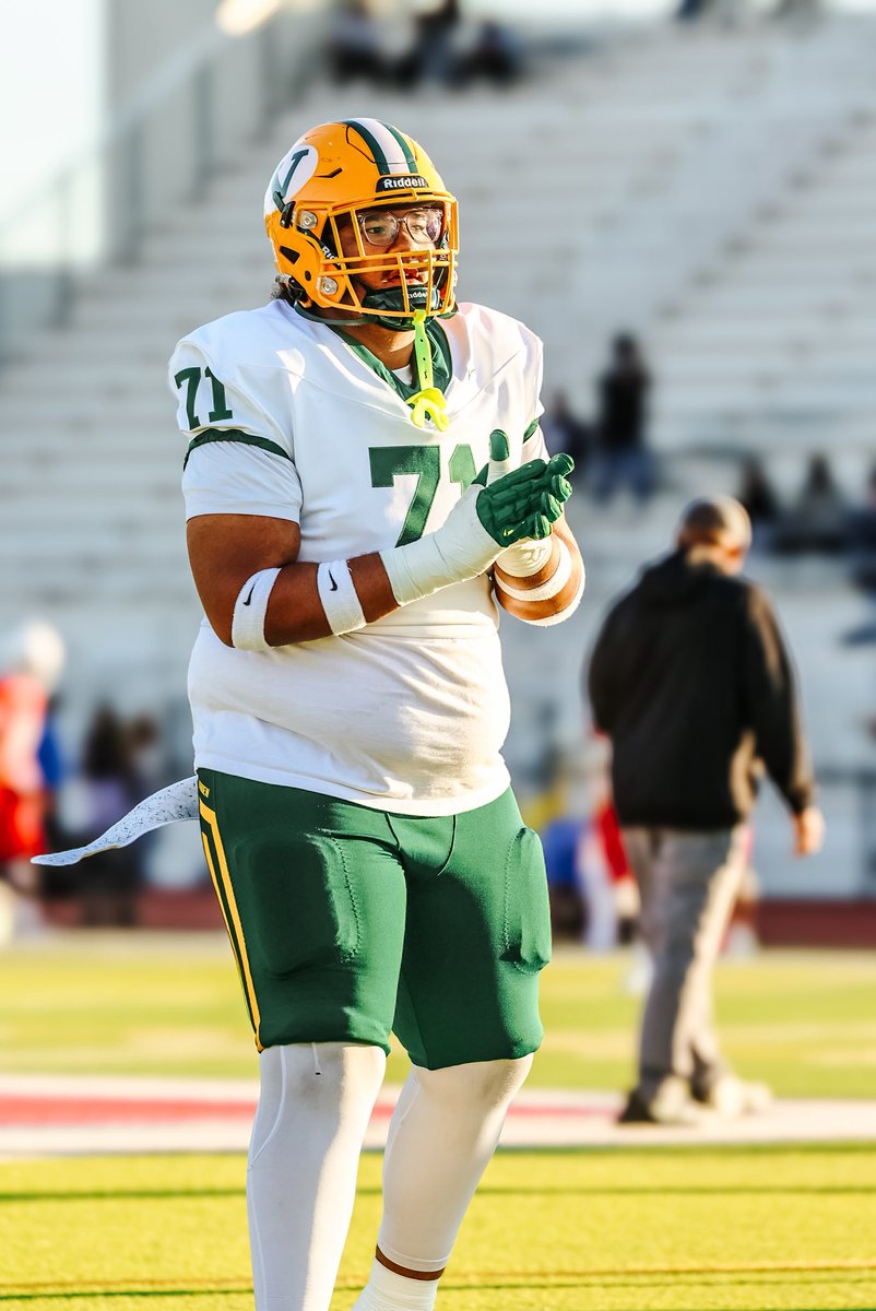 Player Spotlight🚨

Class of 2026' OL Anthony S. King (<a href="/tony67king26/">Anthony King</a> ). 

'Tony' just loves the game. At 6'4, 290lbs; he's able to keep his QB clean. Can play guard or tackle &amp; is always ready! Coaches, let's build!
<a href="/CJacksonWCP/">Chris Jackson</a> <a href="/WCPSacramento/">West Coast Preps Sacramento</a> 
#VandenBuilt🔰#HardWorkPaysOff