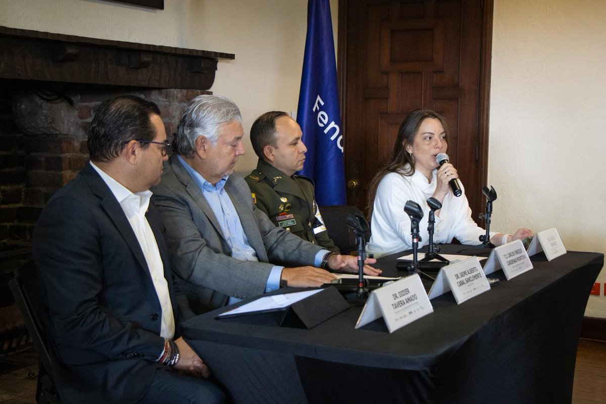 FNDCol's tweet image. “Resaltamos los esfuerzos de la @FNDCol, la @PoliciaAduanera, la @ArmadaColombia y las entidades de control; sin su trabajo, la historia de la lucha #TodosContraElContrabando sería muy diferente. Aún queda mucho por hacer, y debemos hacerlo por la salud, la seguridad y el recaudo…