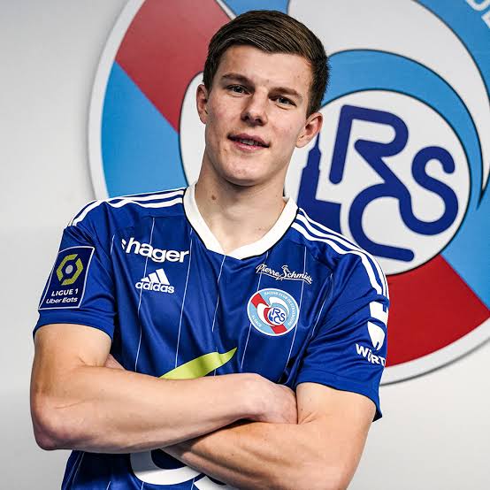 🔵🚨⚪ Eduard Sobol aurait demandé à quitter le club ! La situation étant devenue trop tendue à Strasbourg, il préfère retourner à l'abri dans son pays.
