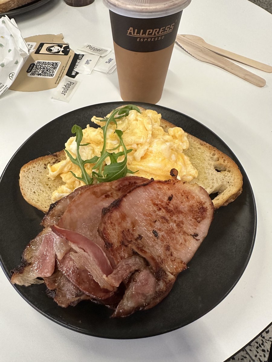 Nikki_Cox_'s tweet photo. Airport breakfast π³ mmmm #TourLyfe https://t.co/eKFR7kgSvl