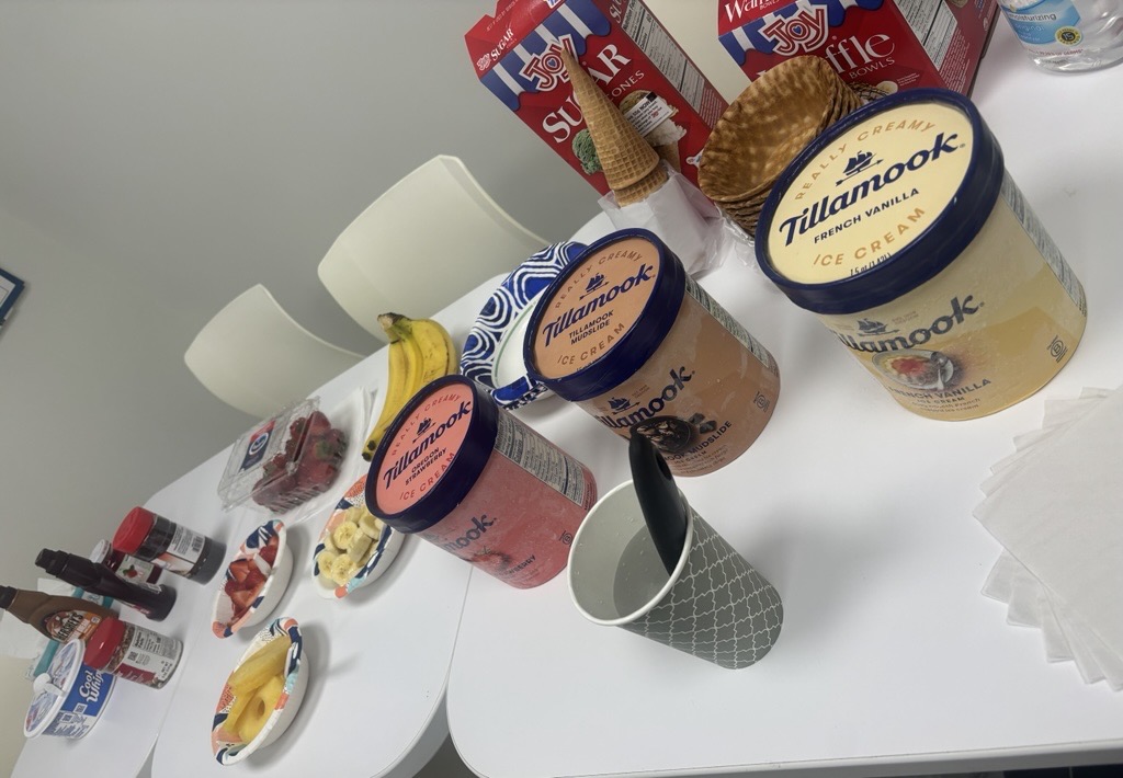 VDataworks's tweet image. We celebrated International IT Professionals Day in the best way possible. With Gionino’s pizza and a Sundae bar! 🎉 

A big thank you to our amazing IT team for keeping everything running smoothly. 

#ITProsDay #TechTeamAppreciation #AkronMSP