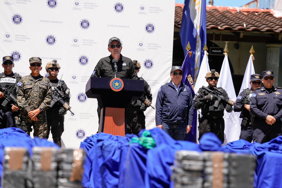 PNC El Salvador (@pncsv) on Twitter photo <a href="/FGR_SV/">Fiscalía General de la República El Salvador</a> "Podemos decir que, hoy por hoy, somos el único país del continente americano que tiene las herramientas legales para cuando se enfrente a estas organizaciones criminales", señaló el Ministro de <a href="/SeguridadSV/">Ministerio de Seguridad</a>, Gustavo <a href="/Vi11atoro/">Gustavo Villatoro 🇸🇻</a> <a href="/FGR_SV/">Fiscalía General de la República El Salvador</a> "Podemos decir que, hoy por hoy, somos el único país del continente americano que tiene las herramientas legales para cuando se enfrente a estas organizaciones criminales", señaló el Ministro de <a href="/SeguridadSV/">Ministerio de Seguridad</a>, Gustavo <a href="/Vi11atoro/">Gustavo Villatoro 🇸🇻</a>