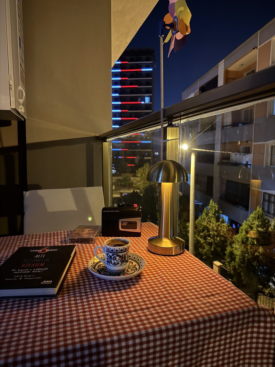 Gelecekteki eşimle gece geç saatlere kadar balkonda sohbet ettiğimiz evren