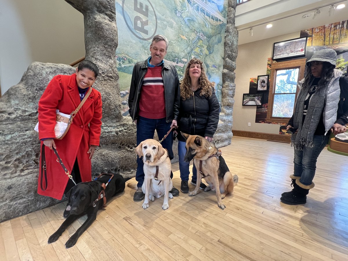 This #TuesdayTripTip is a nod to #NationalServiceDogMonth. Service dogs and comfort animals that follow our service dog guidelines are welcome at all our public facilities. Our policy is at nps.gov/cuva/planyourv…. 

NPS Photo