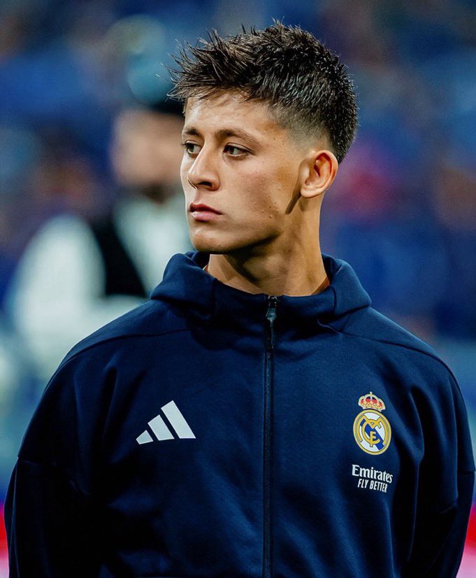 TheHateCentral's tweet image. Arda Guler in the first half:

0 Goals/Assists
0 Key Passes
0 Dribbles
9 Possessions Lost
Pre-Assist Marseille Goal

HARDER GOONER 💫💫💫