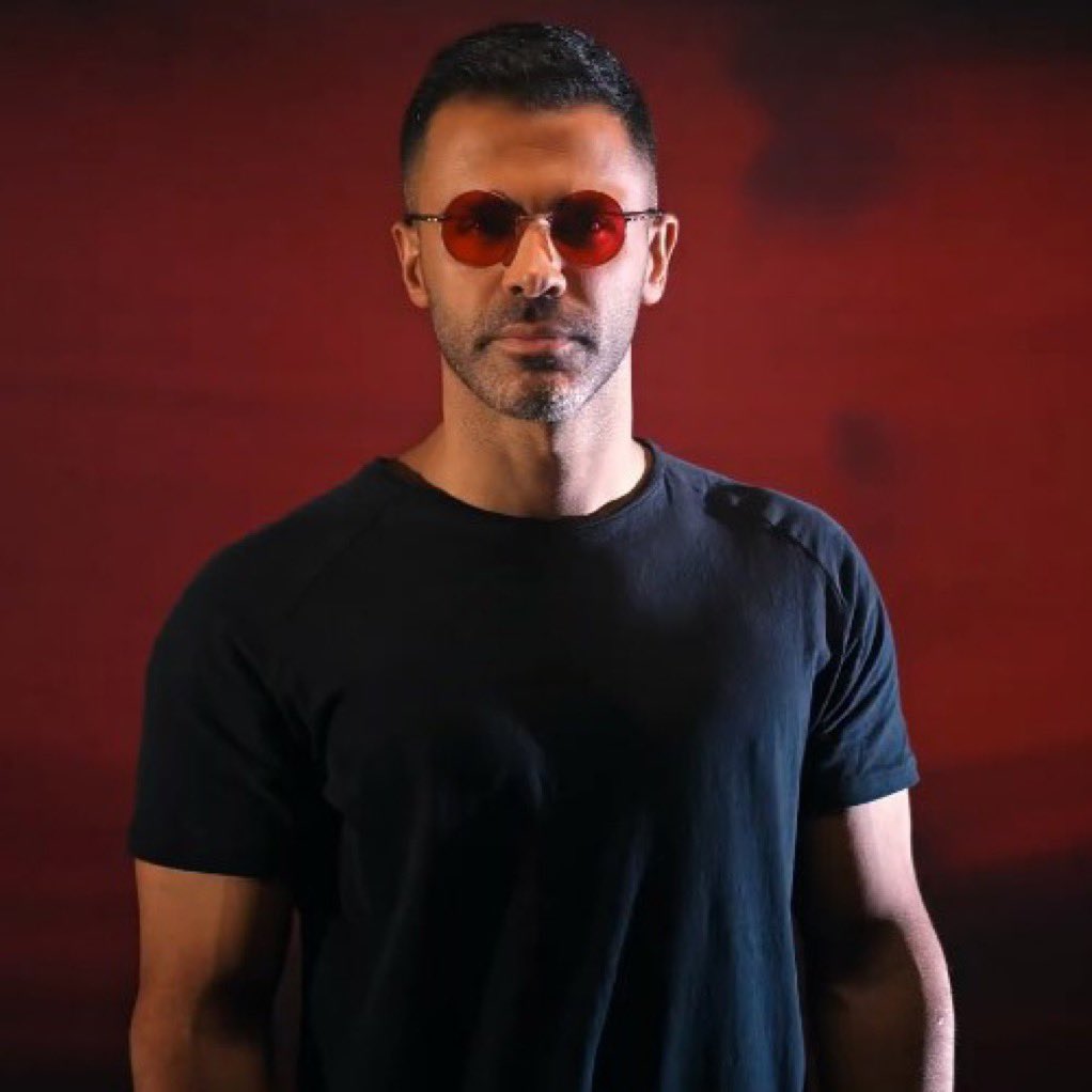 چرا کسی از عن بودن این پدر رندوم که توی سالگرد مهسا کنسرت میذاره صحبت نمیکنه؟...