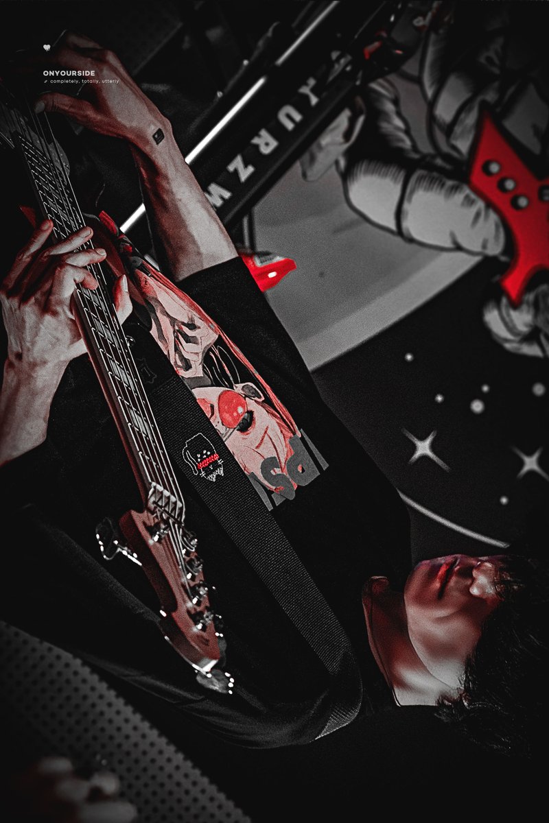 250906
#HeMeets #히미츠 #정다운 #우주정거장 맥주콘
I walk this maze on my own 
찾고 싶어서 
여전히 어둔 탓에 넘어지지만