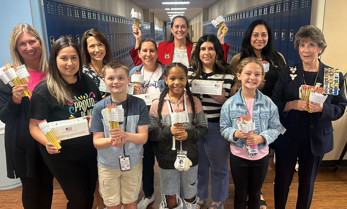 TomballISD's tweet image. 🇺🇸✏️ This week, @TomballISD is proud to celebrate Constitution Week! 

Thanks to the Daughters of the American Revolution, every 5th grader in TISD received a special pencil printed with the Preamble to the U.S. Constitution — a daily reminder of our nation’s foundation.