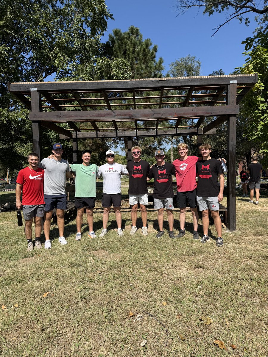 BaseballMU's tweet image. Maryville Reaches Out Day! Our guys got out and volunteered all over the St. Louis area!