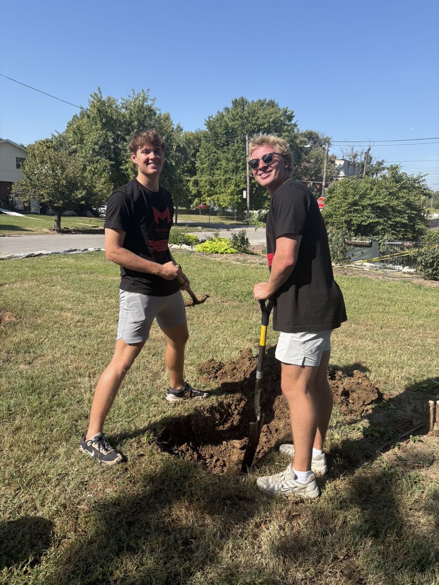 BaseballMU's tweet image. Maryville Reaches Out Day! Our guys got out and volunteered all over the St. Louis area!