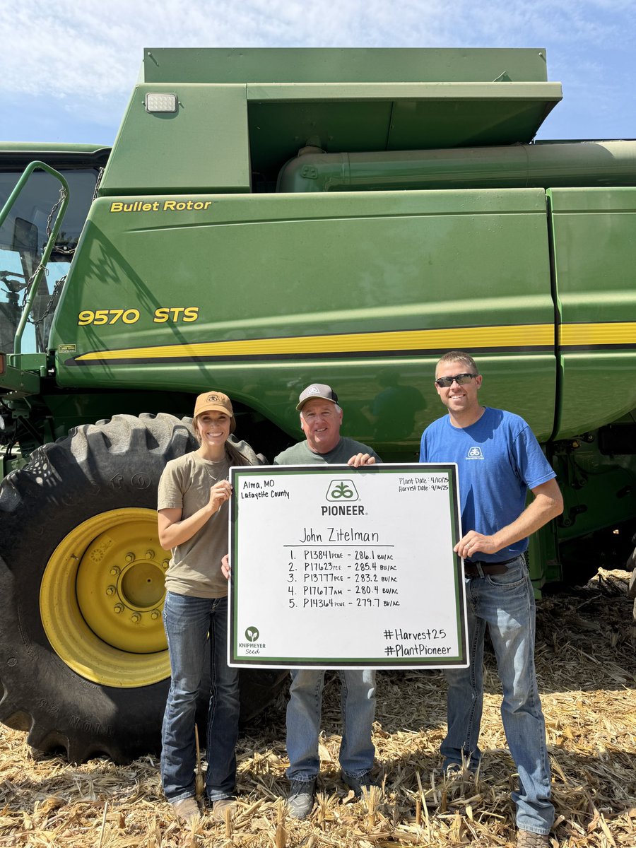 KnipmeyerSeed's tweet photo. 🌽 First Plot of the Season! 🌽
We harvested our first corn plot of the year. There’s nothing like seeing months of work in the field come full circle. Here’s the top 5 hybrids in this plot! Reach out to @knipmeyerseed for the full data set!
@PioneerSeeds #Harvest25 #PlantPioneer https://t.co/Br9a5ETCxx