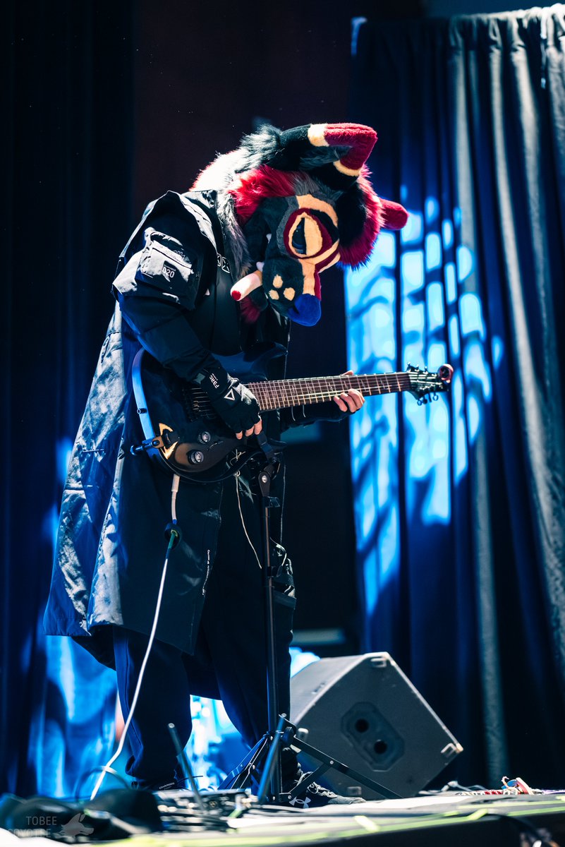 Me: "After CanFURence, I'm gonna take some time to work on covers and slowly work on the next album."

Also me: *already writes first song for the next album* 😅

📸 <a href="/tobeecoyotee/">Tobee Coyotee</a>