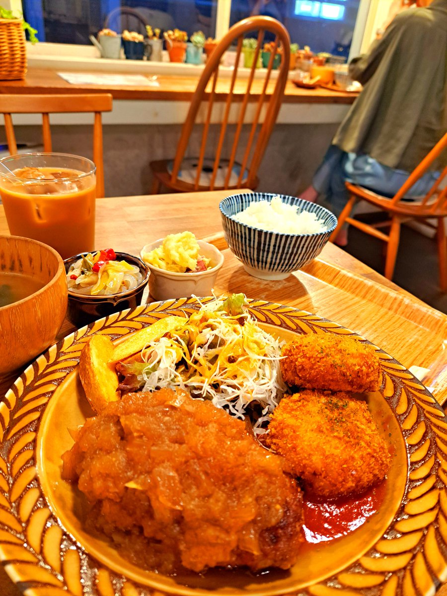 数日前からすごい頭痛と喉の痛みがあり耳鼻科に行ったら🏥❗
歯からきてるかもしれないかもって言われて💦
膿が脳にまわったりしたら怖いからって大袈裟に電話して歯医者でCTとってもらいました😅
結果は治療したところも良くなってるって😲💦

安心して帰り凜空 さんで晩御飯食べて帰りました😆