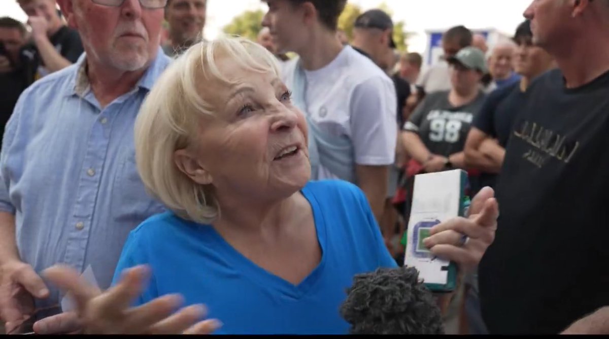 Rob Oldfield (@roldfielddesign) on Twitter photo Chansiri has given pedersen the tools to be competitive and we’re losing to Grimsby 
I think a change is needed, Chansiri knows what to do #swfc Chansiri has given pedersen the tools to be competitive and we’re losing to Grimsby 
I think a change is needed, Chansiri knows what to do #swfc