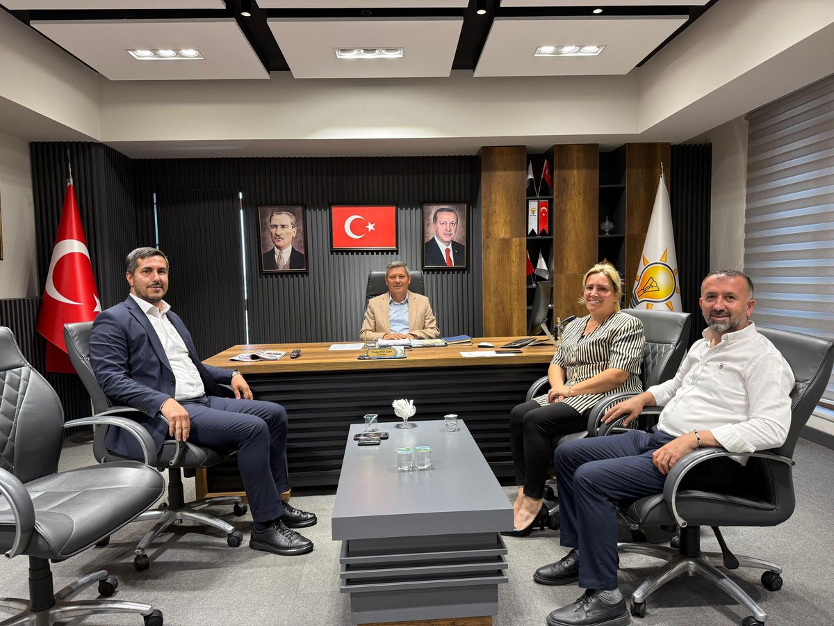 Bugün AK Parti Beykoz İlçe Başkanımız Sayın Özkan Aydugan'ı makamında ziyaret ettim. Samimi sohbeti ve misafirperverliği için kendisine teşekkür ediyorum. Çalışmalarında kolaylıklar diliyorum. <a href="/BeykozAkParti/">AK PARTİ BEYKOZ</a> <a href="/akozkanaydugan/">Özkan Ayduğan</a>