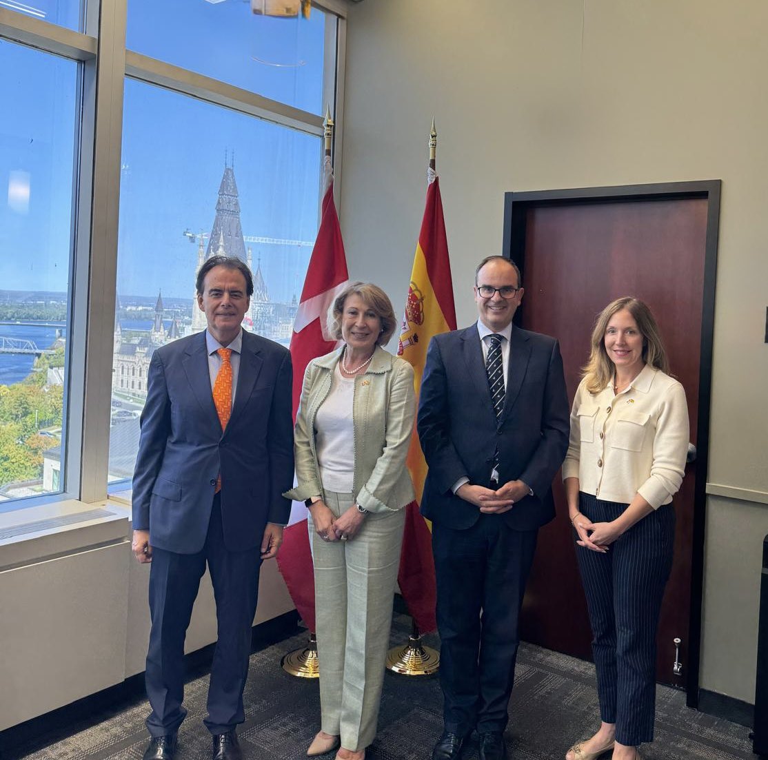 Embajada de España en Canadá (@embespcanada) on Twitter photo Gran encuentro de trabajo entre el Embajador de 🇪🇸 y la Jefa
Científica de 🇨🇦 <a href="/ChiefSciCan/">Dr. Mona Nemer</a> Dra. Mona Nemer .
Great working meeting between the 🇪🇸 Ambassador and Chief Scientist Advisor of 🇨🇦<a href="/ChiefSciCan/">Dr. Mona Nemer</a> Dr. Mona Nemer . Gran encuentro de trabajo entre el Embajador de 🇪🇸 y la Jefa
Científica de 🇨🇦 <a href="/ChiefSciCan/">Dr. Mona Nemer</a> Dra. Mona Nemer .
Great working meeting between the 🇪🇸 Ambassador and Chief Scientist Advisor of 🇨🇦<a href="/ChiefSciCan/">Dr. Mona Nemer</a> Dr. Mona Nemer .