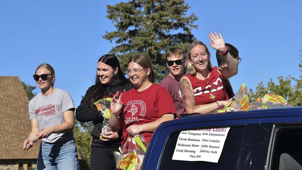 VCSU's tweet photo. ๐ The countdown is on!
VCSU Homecoming Week kicks off Sept. 22 and this year is extra special as we celebrate 1๏ธโฃ0๏ธโฃ0๏ธโฃ years of Viking pride.
โก๏ธ Read the full story at https://t.co/aDBYtupntx
#VCSUHomecoming #GoVikings #VCSUVikingPride https://t.co/2kM5Evc9jr