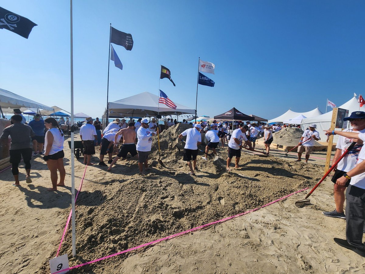 StructureToneSW's tweet image. From the starting line to the final flag, our #Houston team went full throttle at the 2025 @AIA Sandcastle Competition—partnering with Powers Brown, Layton, Electra Link & Varmon.
Boots on the ground? Not this time—feet in the sand & teamwork all the way.