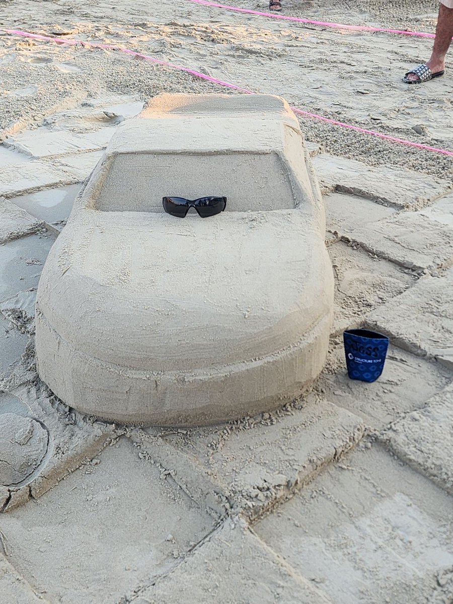 StructureToneSW's tweet image. From the starting line to the final flag, our #Houston team went full throttle at the 2025 @AIA Sandcastle Competition—partnering with Powers Brown, Layton, Electra Link & Varmon.
Boots on the ground? Not this time—feet in the sand & teamwork all the way.
