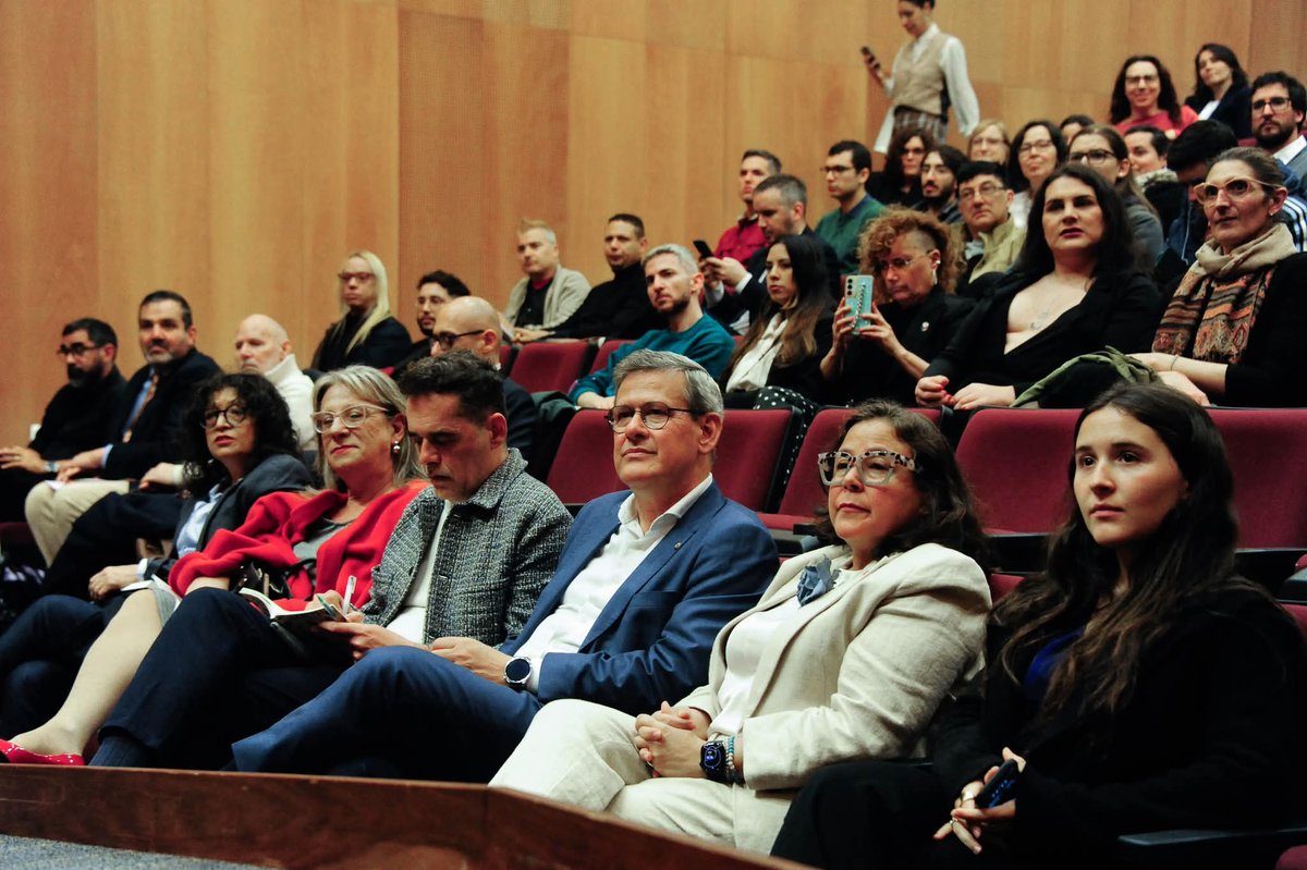 <a href="/lacanariauy/">La Canaria Adry 🇺🇾</a> El jefe disfrutando 😎 😉...