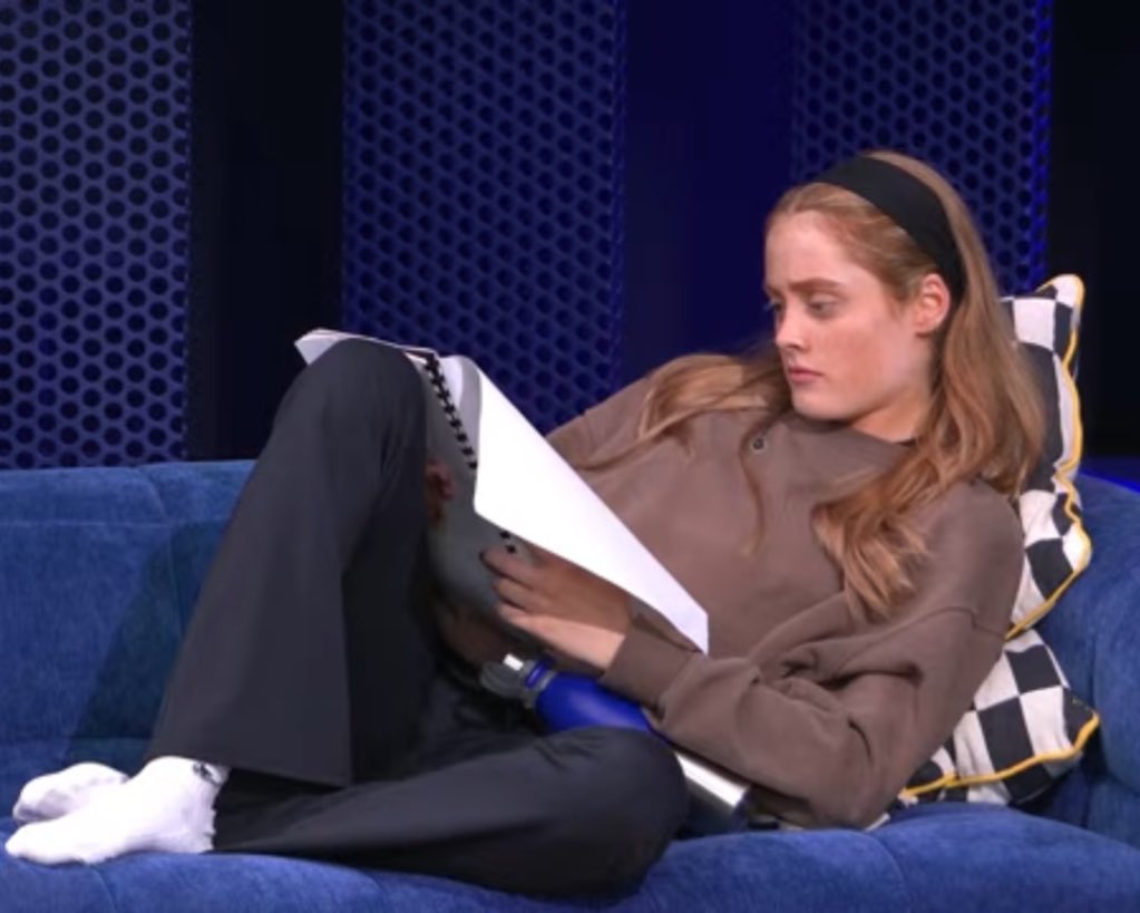 mi niña olivia realmente no merece todo el hate que está recibiendo, la pobre está súper callada, va a su ritmo, sonriendo y casi que solo habla para dar las gracias y muchos aquí han decidido crucificarla desde el segundo 1. 😔 

#OTDirecto16S