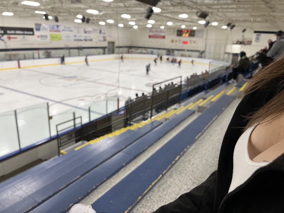 burnsieoriginal's tweet image. Pitter patter. #Hockeytime #Bluenoserbeauty