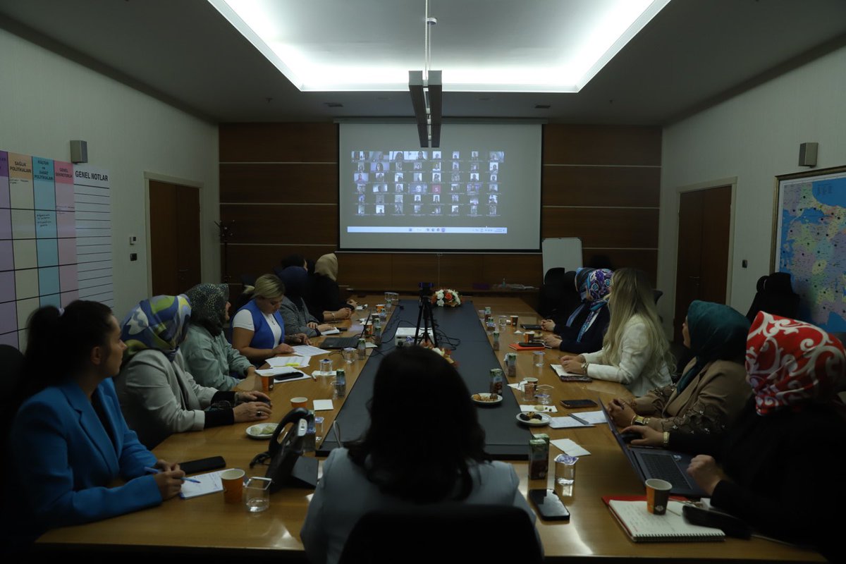 📍AK Parti Genel Merkez 

Genel Merkez Kadın Kolları Seçim İşleri Başkanlığı olarak Komisyon üyelerimizin ve  81 İl Kadın Kolları Seçim İşleri Başkanımızın online  katılımıyla aylık birim toplantımızı gerçekleştirdik.Toplantımız hayırlara vesile olsun.
<a href="/tugbaisikercan/">Tuğba IŞIK ERCAN</a>