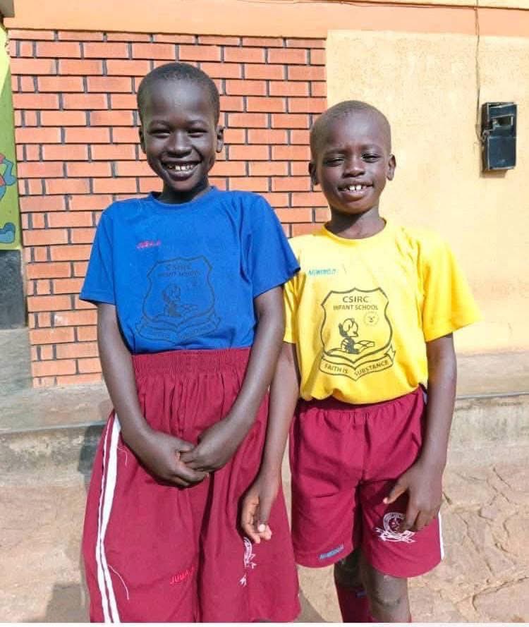 Cholatak's tweet image. The power of social media:
If you remember, I once shared a short interview clip with a young boy named Juba , a 5-year-old street vendor who was working to support his family. The video which I posted two years ago, went viral and touched the hearts of many, especially among…