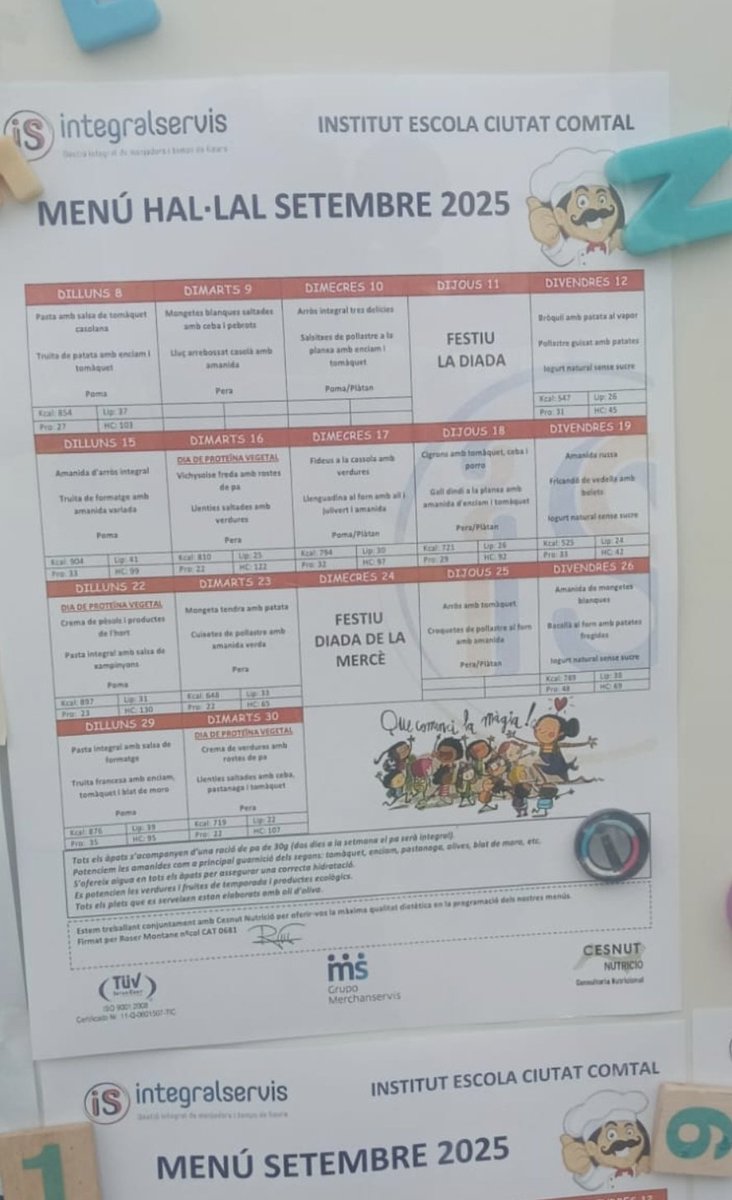 RobertoVaquero_'s tweet image. Un seguidor me hace llegar esta imagen. 

Menú de comida halal en un colegio público del barrio de Vallbona (Barcelona). 

Si quieren comida halal, que la coman en su casa. No tiene sentido que esto esté ocurriendo en un centro público, de la misma manera que tampoco deberían…
