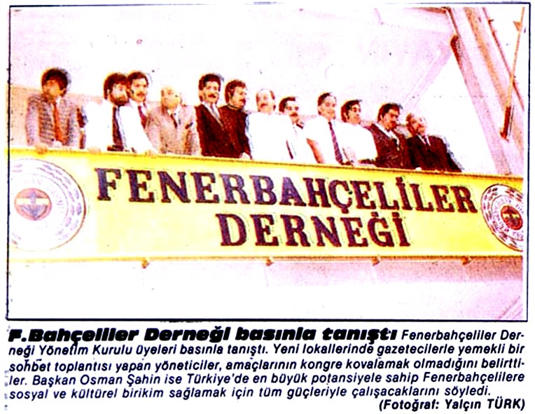 Stadın hemen yanındaki KördereSokak'ta lokali bulunan Türkiye'nin ilk taraftar derneği  FenerbahçelilerDerneği'nin basınla tanışma toplantısı. 90'ların başında maç önü tribün simalarının buluşma noktasıydı.

07Eylül1990
Milliyet